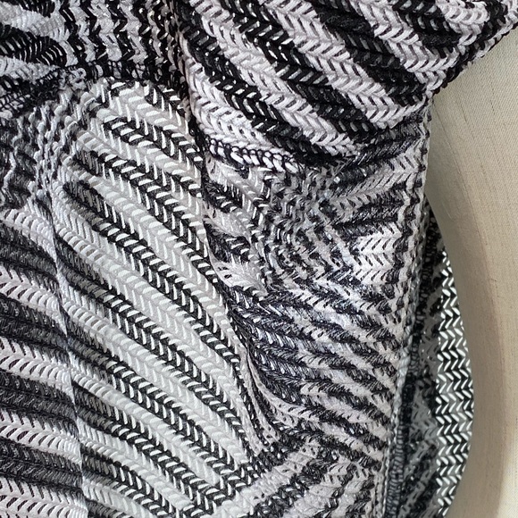 Perseption Concept womens medium open stretch knit cascading black/white woven - Picture 5 of 6